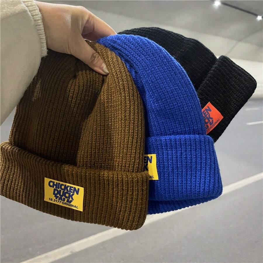 1 Piece - Multi-Color Letter Label Knitted Warm Hat. Thickened Chunky Yarn Fabric + Contrasting Label. Locks In Warmth And Protects Against The Cold In Winter. Color Scheme Matches  Outfits. Basic Design Suits All Styles. Comfortable Fit Without Pressing On The Head. Practical For Commuting/Street Style. - Grey - View 1