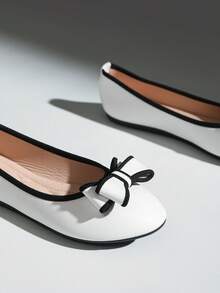 Women's Flat Shoes, Paisley Pattern Elegant Stylish Vacation Avant-Garde Basic Commute Casual Bohemian Asymmetric Pleated Bow Buckle Apricot Slip-On Quad-Strap Shoes, Suitable For Office, Home, Gym, Outdoor, Spring/Summer/Autumn/Winter - White - View 3