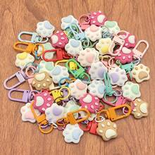 12件套创意卡通彩色PVC猫爪钥匙扣，包包装饰小挂件，生日派对回礼，汽车配件，可爱哥特风Y2K包包配件，带证件夹的挂绳，汽车配件，包包挂饰，圣诞节汽车配件，送给老师、朋友、姐妹的礼物创意