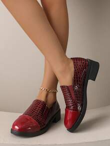 2025新款酒红色鳄鱼纹女士乐福鞋，低跟套脚休闲舒适亮面鞋 - 酒紅色 - 查看 4