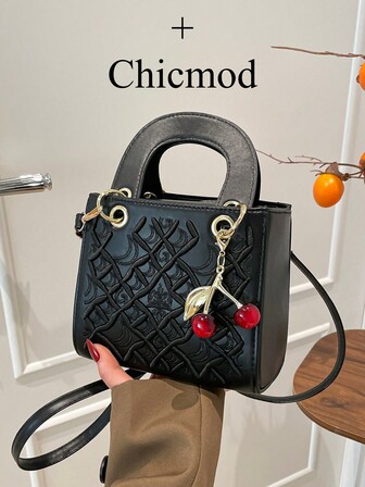 2024新款时尚钻石格纹小巧精致高端女式手提包，单肩斜挎包，圣诞礼物，旅行派对必备。适合购物、日常携带，也适合年轻女性、大学生、职场新人、白领等。非常适合办公室、学校、工作、商务、通勤、户外活动、旅行和郊游等场合。