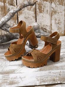 Sandalias de tacón alto grueso con punta redonda, hebilla, gancho y bucle, y costuras huecas para mujer. Versátiles y resistentes al agua, plataforma y tacones altos romanos. - Marrón - Ver 2