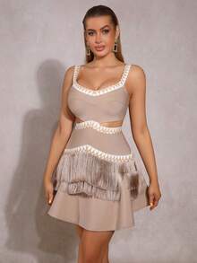 Novo vestido curto feminino com cintura vazada, franjas, decote em V, sem mangas, modelagem justa e saia evasê. Ideal para casamentos, damas de honra, festas de Natal e coquetéis. - Damasco - Ver 2