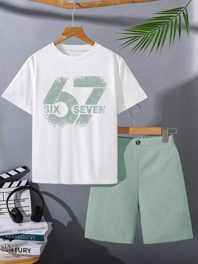 Set de 2 piezas con camiseta de manga corta de cuello redondo con estampado numérico y pantalones cortos informales para niño pequeño