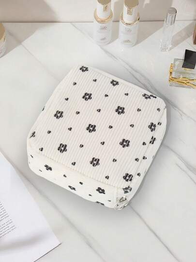 1 قطعة حقيبة تخزين فوط صحية مطبوعة بالكامل بتصميم أنيق، حقيبة مستحضرات تجميل متعددة الاستخدامات، حقيبة تخزين فوط صحية مربعة صغيرة، حقيبة سفر مستحضرات تجميل صغيرة للنساء/الفتيات، حقيبة سحاب جميلة محفظة نقود بطراز كلية مناسبة للمدرسة والعمل والسفر، حقيبة مستحضرات تجميل، حقيبة العناية بالبشرة، حقيبة مستلزمات السفر، علبة تغليف