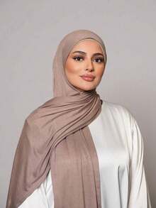 三件套针织头巾，价格实惠，升级包边经典纯色丝滑棉质长围巾，尺寸170*60厘米，可瞬间遮盖头部，适合日常休闲、户外活动，亦可作为礼物赠送。 - 棕色-淺卡其-咖色 - 查看 5