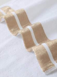 1pc Medium Bath Towel, Lightweight, White, Rectangular 70*140cm, Suitable For Adults, Swimming, Bathing, Wrapping, Or 34*74cm Hand Towel, Square 34*34cm Handkerchief, Quick-Drying, Absorbent, Soft, Suitable For Bathroom, Kitchen, Travel, Gifts, Gym, Beach, Hotel, Salon, Outdoor - White - View 7