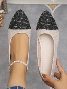 米粉色布面拼黑金格