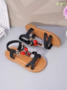 1双黑色哑光软皮女童沙滩凉鞋，交叉绑带设计，饰有闪亮红宝石水钻，后跟配有弹性踝带，圆头，防滑软底，公主风平底凉鞋，适合3-12岁女孩，日常、海滩、学校、度假皆宜，2026春夏款。 - 黑色 - 查看 4