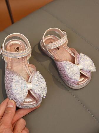 1 Pair Fashion Versatile Girls' Pearl & Rhinestone Bow Decor Cute Flat Sandals, Round Toe, Suitable For Daily Wear, Dancing, Outdoor, Decorated With Sequins, Closed Toe Princess Shoes, Spring And Autumn
