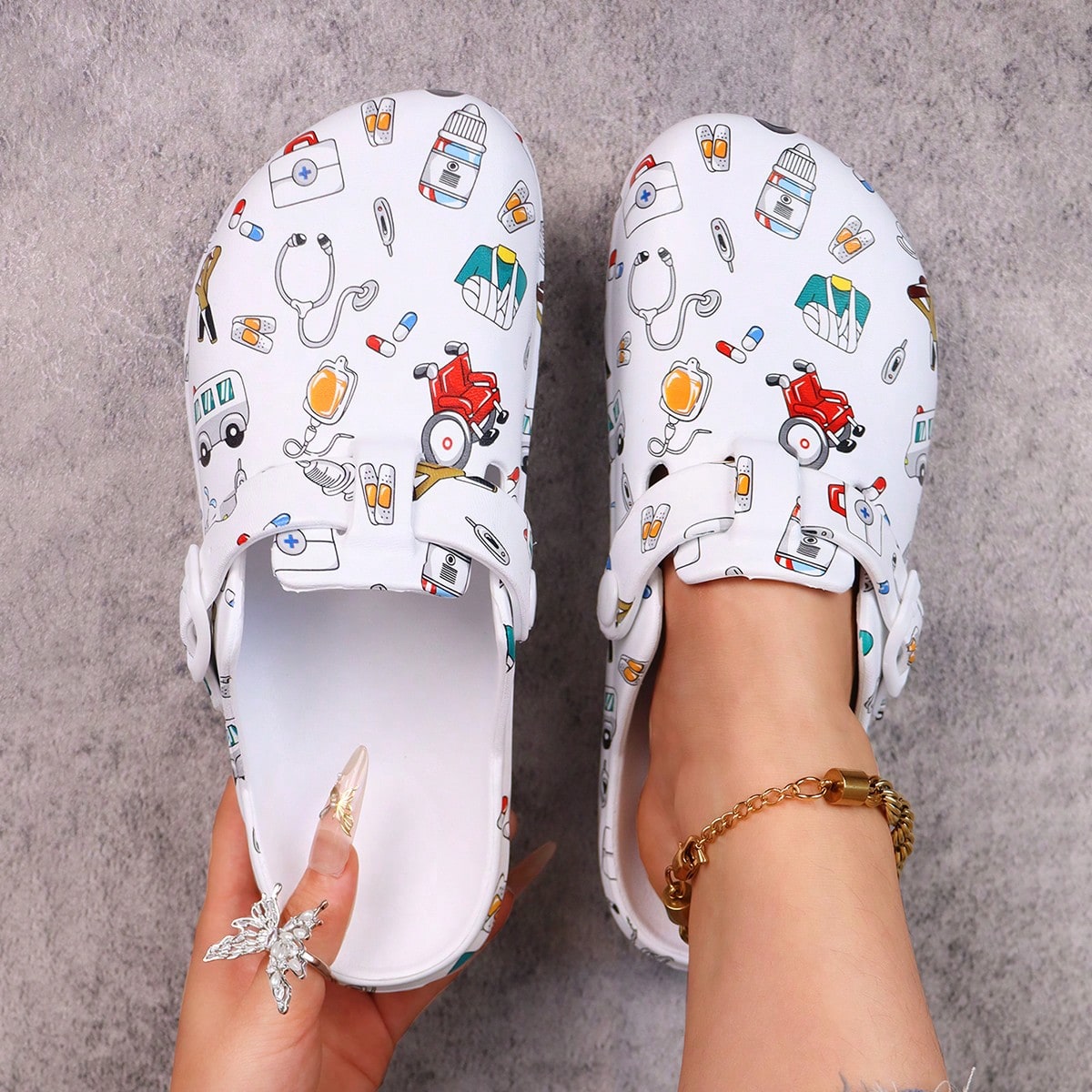 Zapatos de mujer con estampado de dibujos animados de punta cerrada, zapatos de trabajo de estilo zuecos de madera para todas las estaciones, zapatos