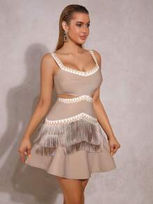 Novo vestido curto feminino com cintura vazada, franjas, decote em V, sem mangas, modelagem justa e saia evasê. Ideal para casamentos, damas de honra, festas de Natal e coquetéis. - Damasco - Ver 3