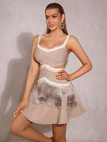 Novo vestido curto feminino com cintura vazada, franjas, decote em V, sem mangas, modelagem justa e saia evasê. Ideal para casamentos, damas de honra, festas de Natal e coquetéis. - Damasco - Ver 4