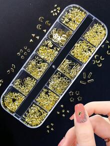 1盒星月心形三角方形铆钉，用于指甲和脚趾甲装饰，3D金色金属朋克美甲饰品，12格美甲亮片饰品，DIY美甲宝石，美甲用品 - 金色 - 查看 3