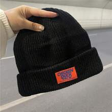 1 Piece - Multi-Color Letter Label Knitted Warm Hat. Thickened Chunky Yarn Fabric + Contrasting Label. Locks In Warmth And Protects Against The Cold In Winter. Color Scheme Matches  Outfits. Basic Design Suits All Styles. Comfortable Fit Without Pressing On The Head. Practical For Commuting/Street Style. - Grey - View 2