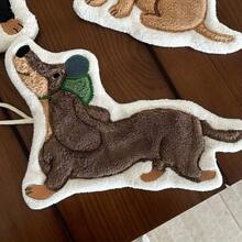 1 Piece Embroidered Cute Cartoon Dachshund Dog Hand Towel Coral Fleece Material Hangable Washable Cartoon Design Suitable Kitchen, Bathroom, Dormitory, Outdoor, And More Thickened Absorbent Towel - Chó dachshund đội mũ xanh màu cà phê - Xem 8