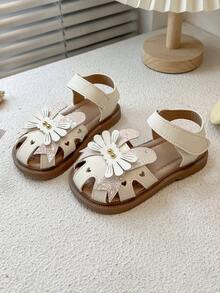 2026 New Girls Pink Rabbit Ear + 3D Flower (Metal Rivet) + Heart Hollow Decor Sandals, Soft Material, Non-Slip & Wear-Resistant, Open Toe Flat Sandals, Sweet & Cute Style, Suitable For Summer Street, Daily Wear And School Activities - Beige - View 4