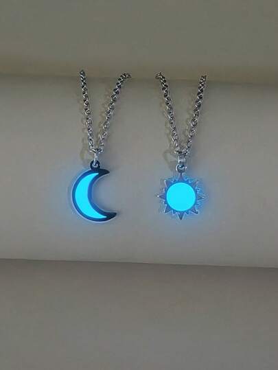 ATLVXJL Set de 2 collares de pareja/ luminosos, diseño de luna y sol cruzados, que brillan en la oscuridad, joyería casual adecuada para uso diario y regalo de vacaciones