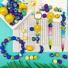 32/42颗卡通日月星硅胶珠套装 - 黄色太阳星星藏蓝色月亮设计 - 非常适合DIY手工制作钥匙扣、项链、手链、装饰笔、珠宝和吊坠 - 适合返校季、万圣节、圣诞节、节日礼物、生日礼物 - 太陽星星月亮 - 查看 10