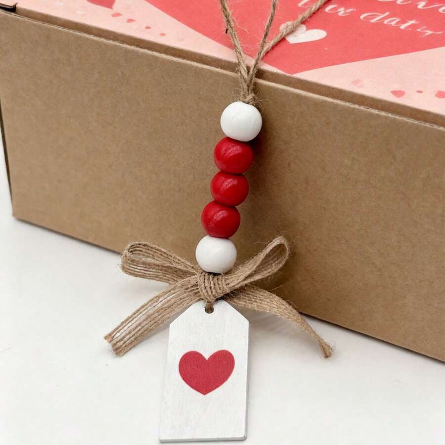 Adorno colgante de San Valentín con cuentas de madera y placa de corazón para envolver regalos en la pared. - vistoso - Ver 1