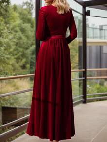 Elegant Women's Long Vintage V-Neck Belted Bowknot Dress - Fitted Silhouette, Perfect For Parties And Social Events - Minimalist Vintage Style - The Perfect Choice For Christmas