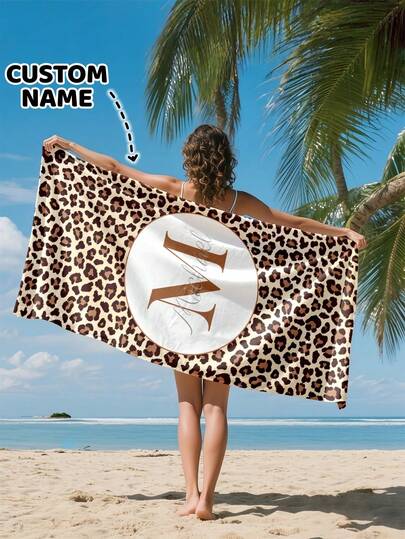 1 stuk gepersonaliseerde strandhanddoek met tekstontwerp, aangepast met uw naam. Perfect voor gebruik op het strand, bij het zwembad en tijdens strandvakanties. Deze multifunctionele strandhanddoek is ideaal voor buitenactiviteiten op het strand, op reis en biedt comfort tijdens het loungen, zonnebaden en ontspannen. Een uniek cadeau voor haar, hem, moeder, vader, vriendin of vriend.