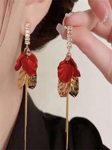 1 Pair European And American Classic Versatile Fashion Metal Red Petal Micro-Inlaid Zirconia Earrings, Stylish New Year Elegant Tassel Flower Earrings For Women - Multicolor - View 6