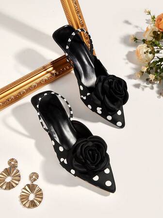 Damskor med spetsiga tå och eleganta högklackar, lämpliga för bröllop, banketter och festivaler, bekväma och moderiktiga, täckta framtill och baktill, öppen design, blommig dekoration, kitten heel med fotledsrem, prickiga svarta pumps med hög klack