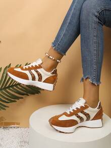 女士轻便跑步鞋 - 系带设计，多功能平底，透气面料和人造革材质 - 豹紋米 - 查看 2