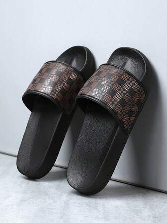 Chinelo casual masculino estilo casal, sandálias de dedo abertas simples e modernas de tamanho grande, com sola macia de EVA para banheiro, praia, uso interno e externo.