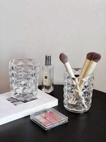 1个透明亚克力桌面收纳盒，笔筒和整理盒，非常适合存放学习用品、办公用品、宿舍用品、化妆品、护肤品和办公必需品，是返校必备品，也是房间装饰的理想之选。 - 彩色 - 查看 3