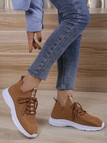 女士透气套脚运动鞋，减震防滑鞋底，适合护士和学生作为时尚休闲跑步鞋穿着，纯色，四季皆宜的织物鞋面，缓震稳定支撑，无印花，大码休闲运动鞋，尺码35-45 - 棕色 - 查看 2
