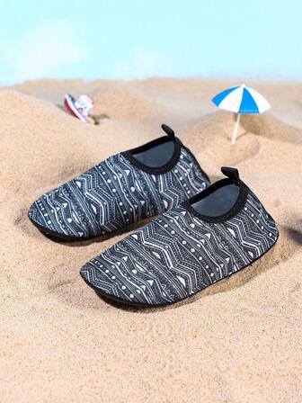1 Pair Boys' Casual Comfortable Flat Non-Slip Outdoor Swimming Wading Water Shoes, Suitable For Summer