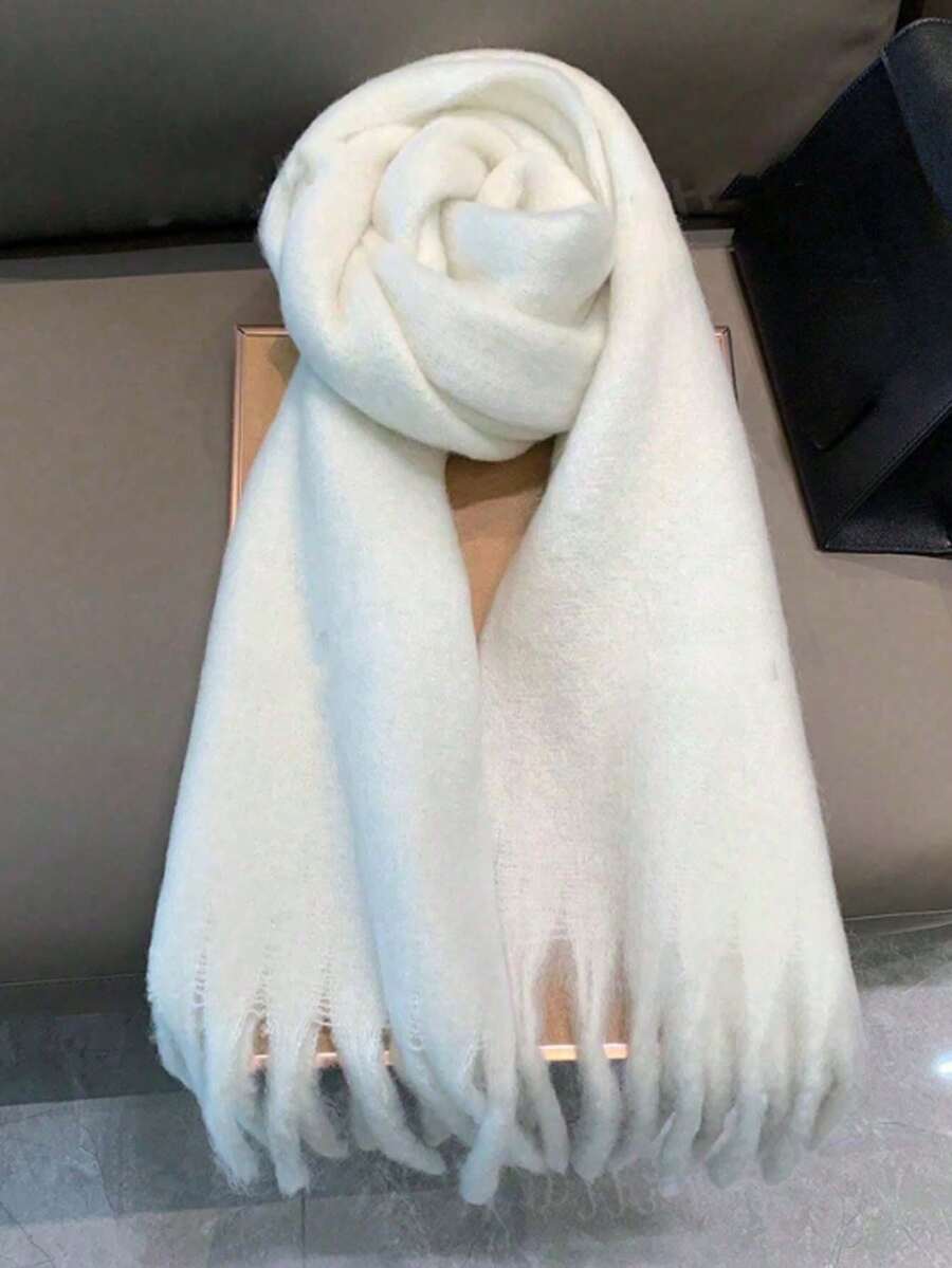 1条女士围巾，新款冬季保暖披肩，学生风流苏围脖