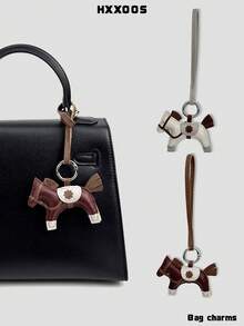 HXXOOS 1件时尚皮革马形挂件包包吊坠酷炫汽车钥匙链，适用于单肩包、手提包、斜挎包、腋下包，是送给女性的绝佳圣诞礼物，也是旅行配件钥匙扣。