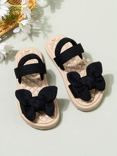 1 双舒适、耐穿、百搭的室内休闲拖鞋，男女童均适用