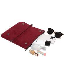 女士时尚酒红色单肩包 - 可转换成腋下包、斜挎包、手拿包，配有撞色链条肩带和双拉链，采用柔软奢华的PU材质，小巧却容量充足，可装下手机/钱包/化妆品，可调节链条肩带（适合腋下、斜挎、单肩背） - 酒紅色 - 查看 5