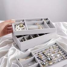 Bandeja Porta Jóias de Veludo - Organizador para Closet e Gavetas! Ideal para bijuterias, relógios e acessórios, prática e elegante - Cinza - Visão 2