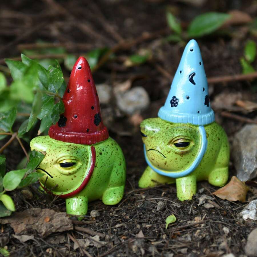 Hat-Wearing Frog Resin Ornament, Country Garden Balcony Miniature Decoration, Creative Cute Animal Ornament, Suitable For Succulent Plants, Country Style Courtyard Accessories - 戴著紅色聖誕帽的青蛙 - 查看 1