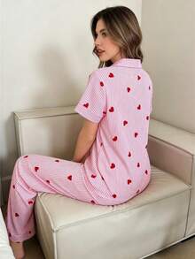 女士条纹爱心印花睡衣套装（两件套），短袖纽扣领上衣和裤子，休闲家居服