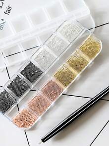 Caja de 12 piezas Cuentas metálicas de acero inoxidable de colores mixtos para decoración de arte de uñas, Mini bolas de caviar 3D de 1 mm, colgante plateado, perlas falsas, suministros para uñas, joyería para uñas