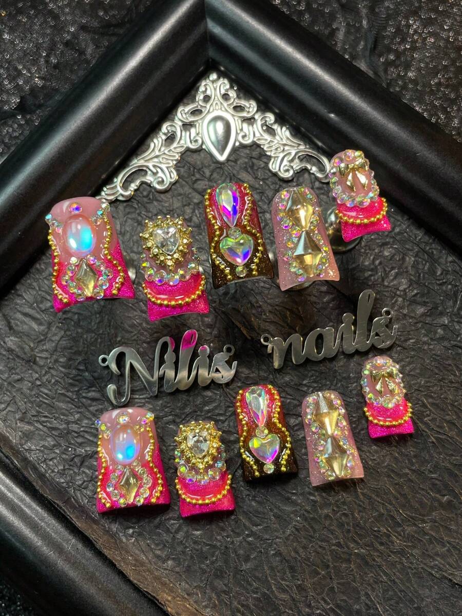 10件套短鸭子美甲亚克力套装，粉色甲片搭配玫瑰红和棕色猫眼法式甲片，3D立体链珠、彩色钻石、爱心和蝴蝶结美甲配件，丰富多彩的美甲宝石装饰，适合Y2K风格女孩美甲，适合女孩和女士参加派对、日常、情人节、新年和庆典等场合佩戴，是送礼佳品（包含：一块果冻胶和一条摩擦条）美甲用品