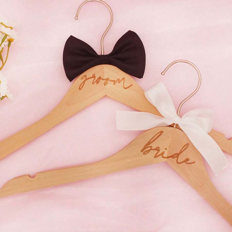 2件套木质婚礼衣架，西装衣架，新郎新娘礼服衣架，带丝带，非常适合婚纱和西装，婚礼配饰 - 彩色 - 查看 1