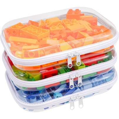 3个透明硬壳拉链收纳盒，透明拉链收纳袋，双层硬塑料拉链袋，PET材质旅行化妆品收纳袋，便携式玩具收纳盒 - 优质多功能收纳盒，适用于旅行、化妆品、工艺品和儿童玩具的收纳。采用透明外壳、安全拉链、节省空间的双层设计、轻便的PET材质，易于堆叠，表面易于擦拭清洁。非常适合宿舍、日常通勤、周末旅行、衣柜抽屉和浴室台面使用。清晰可见，提升收纳效率，有助于分类整理化妆品、配饰、美术用品和小物件。方便携带，小巧却容量充足，专为整洁的衣橱、儿童套装和时尚家居收纳方案而设计。