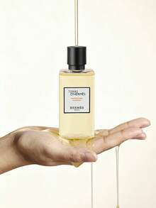 Hermès 大地系列洗发水，柑橘与胡椒的强烈组合，展现出大地痕迹的燧石香气。 - 無色 - 查看 7