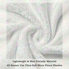 Pattern Features Iconic Characters Like  Mouse   Stitch Robin Hood  De Vil On Cards Brings A Magical Touch This Flannel Blanket Offers Warmth Comfort And Style 280 GSM - 白色 - 查看 2