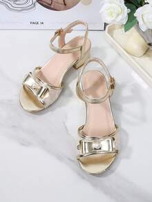 女童时尚露趾高跟凉鞋，香槟色，后跟金属扣设计，蕾丝公主风，适合日常、派对、演出、宴会、婚礼等场合。 - 香檳色 - 查看 4