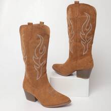 Women Western Cowboy Boots – Embroidered Mid-Calf Chunky Heel Cowgirl Boots With Side Zipper Stylish Comfortable Suede Fall/Winter Boots For Country Concert, Rodeo, Nashville Trip, Festival & Daily Wear [Size Up Half Size] - 棕色 - 查看 5