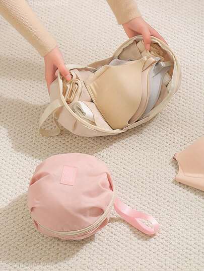 1 túi đựng áo ngực kiểu dáng tối giản và dễ thương, nhẹ và dễ mang theo, thiết kế nhiều ngăn, lưu trữ hiệu quả áo ngực và quần lót, có thể cầm tay hoặc treo, lý tưởng cho du lịch và sắp xếp nhà cửa, màu be, khóa kéo, túi đựng áo ngực