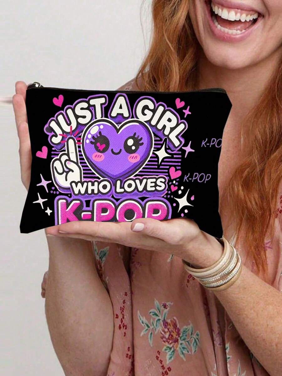 Esta bolsa de cosméticos con estilo K-Pop presenta patrones coloridos de K-Pop, es ligera y plegable con cremallera, lo que la convierte en una bolsa de aseo ideal para viajes. Es muy adecuada para mujeres y también es un gran regalo para fans de K-Pop, amigos y familiares (apropiada para ocasiones como Navidad, cumpleaños, graduaciones y aniversarios). Bolsa de maquillaje, bolsa de aseo, bolsa de viaje, artículos esenciales para vacaciones y cruceros, para hombres y mujeres